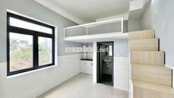 Phòng gác cao 1m8 cửa sổ lớn ngay đường Cộng Hoà - Gần nhà ga T3