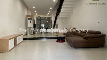 Nhà đẹp 3 tầng gần đường Phạm Văn Đồng 4PN khép kín hiện đại
