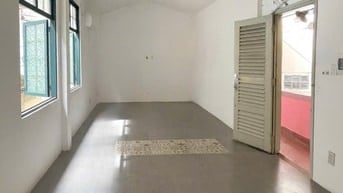 Nhà trần cao 3.8m làm studio chụp hình, shop thời trang, văn phòng