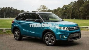 Ô tô Suzuki Vitara 5 chỗ màu xanh ngọc