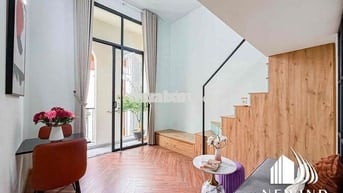 DUPLEX CÓ BAN CÔNG SIÊU CHILL CÁCH QUẬN 1 8P ĐI XE VÀ SANG TRỌNG