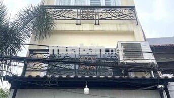 NHÀ 3 TẦNG SÁT PHẠM VĂN ĐỒNG - ĐỐI DIỆN GIGAMAL- XE HƠI ĐỖ CỬA CHỈ 5.x