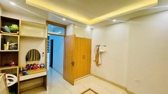 Bán nhà Hoàng Cầu, 45m2, khu phân lô, gần hồ, ngõ thông, ô tô đỗ cửa