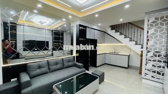 5 tầng Trung tâm Hoàng Mai / Ô tô đỗ cửa / Nội thất sịn xò về ở ngay