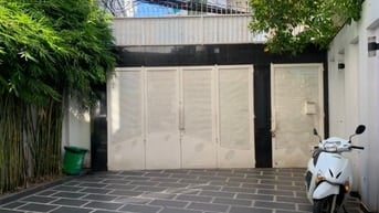 Cho thuê nhà có sân rộng làm văn phòng