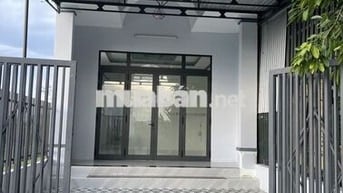 CHUYỂN NHÀ SÀI GÒN CẦN BÁN NHÀ MỚI XÂY 180M2 CHỈ NHỈN 1 TỶ