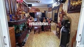 Bán nhà tập thể phố 8/3 ôt đỗ cửa nhà đẹp 2 thoáng ở ngay kinh doanh 8