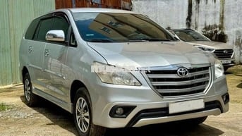 Toyota Innova 2.0E đời xe: 2015 Số sàn 8 chỗ ngồi