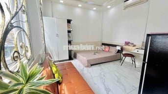 Trống sẵn Studio- Thang máy- Cửa sổ trời ngay mặt tiền quận 5