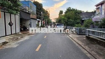 Nhà mặt tiền Quới An, cách TX25 200m