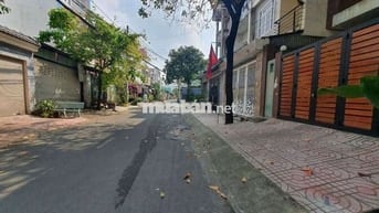 Nhà phố 3 tầng 4,5m x 18m. Mặt tiền Đường Hiệp Thành 31 sát Công Viên