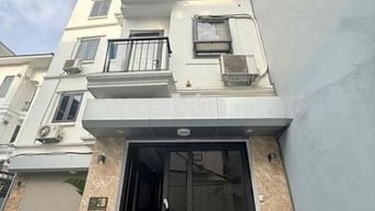 NHÀ ĐẸP LONG LANH-Ở NGAY-THẠCH BÀN-2 Ô TÔ ĐỖ CỬA-2 MẶT THOÁNG-GẦN CHỢ