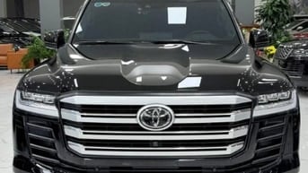 Land Cruiser LC300 sản xuất 2024, lăn bánh hơn 1 vạn Km, mới 99%.