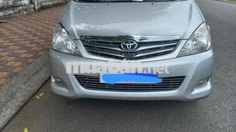 gia đình cần bán một xe toyota innova V đời 2009