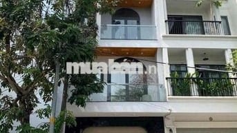 🍀Cho thuê nhà Có thang máy.MT đường số 32 .EON