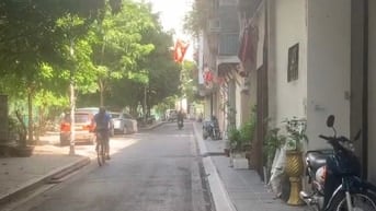 Bán nhà 4 tầng phố Yên Hoa. Lô góc ngõ thông ra hồ Tây.