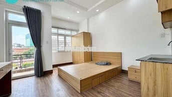 CHO THUÊ CĂN HỘ DỊCH VỤ CÓ BAN CÔNG RỘNG GIÁ RẺ NGAY BÌNH THẠNH