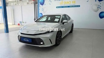 Toyota Camry 2025 2.5HV đi đúng 2000 km