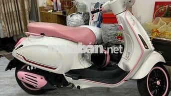 Vespa sprint trắng hồng 2024