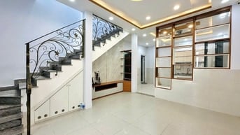  Chủ cần bán gấp căn nhà 1T1L Hồ Bá Phấn Q9. DT 56m2/ 1 tỷ 090tr SHR