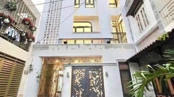 nhà đẹp 3 lầu 4 phòng ngủ 4wc, hẻm 704 Hương Lộ 2. BTĐ A Bình Tân