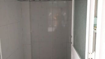 Phòng trọ quận 8 có bếp, cửa sổ thoáng mát và có camera an ninh 24/7