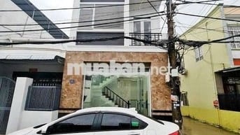 Nhà oto Đậu trước nhà. Hẻm 115 cmt8