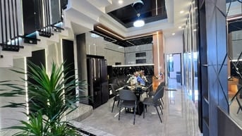 Cách Sài Gòn 700m -4x31m -4PN ,4WC tặng full nội thất 