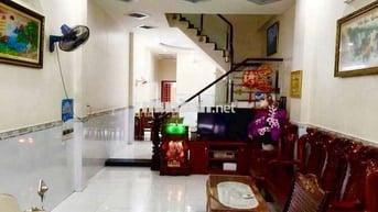 Cho thuê nhà Mặt Tiền 1 Trệt 2 Lầu có nội thất .Đường Nguyễn Hữu Cảnh