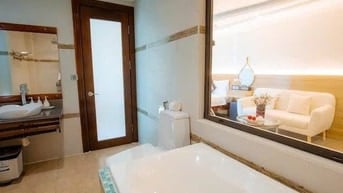 KHÁCH SẠN 10 PHÒNG GIÁ 8 TỶ 2 ĐƯỜNG LỚN 6M CÁCH ĐƯỜNG 60M VỊ TRÍ ĐẮC Đ