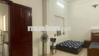 nhá ở mặt ngõ, dt 48 m2, 1 ngủ, kp. khách, bếp, vệ sinh đủ,