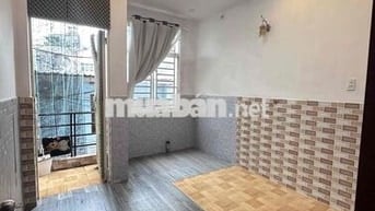 Phòng trọ giá rẻ ban công, máy lạnh quận 4