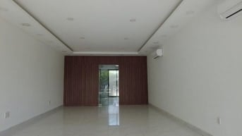 Cho thuê nhà Him Lam MT Nguyễn Thị Thập có thang máy giá 70T/tháng