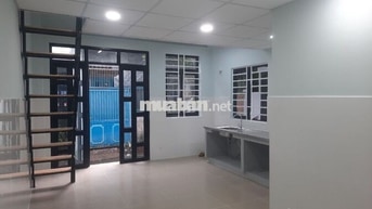 Phòng trọ 40m2 có gác mặt tiền hẻm Bùi Quang Là, không chung lối đi.