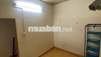 Phòng trọ 10m2 tiện nghi sạch sẽ mặt tiền đường Cao Văn Lầu, Quận 6