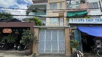 Nhà mặt tiền, gần chợ trường học bệnh viện, 4 tầng vào ở ngay