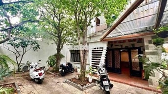 Villa Sân Vườn Cổ Điển Đường Trần Nhật Duật ~ Quận 1