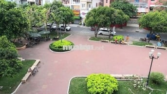 Phòng Ban công, view Công Viên, Ngay tòa nhà Viettel, Vincom 3 Tháng 2
