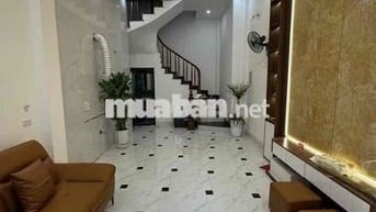 Nhà 30m2 phố Hoàng Mai tặng full nội thất hơn 7 tỉ