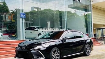 Toyota Camry 2022 2.0Q 50000 km còn rất mới và đẹp