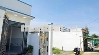 Nhà mới ô tô tới nhà, có sẵn sân để xe sát chợ, khu dân cư hiện hữu
