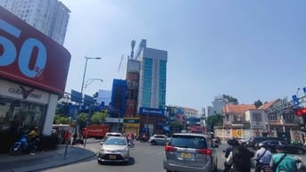 HXH 8m Lê Quang Định,DT:8,5x25 vuông,DTCN:198 m2,nhà cấp 4,giá 18 tỷ