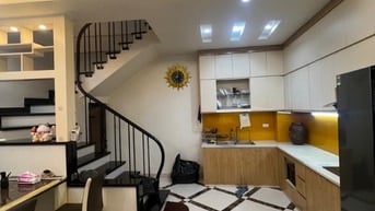 Siêu vị trí Nguyễn Văn Cừ – vài bước ra phố, gần cầu, ngõ thông thoáng