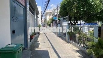 Chủ bán gấp nhà cấp bốn 200m2, 3pn, hẻm xe hơi,  Huỳnh Tấn Phát Quận 7