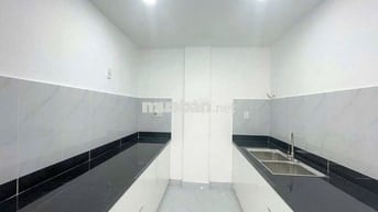 Cho thuê căn 84m2. Có máy lạnh. 7tr. Miễn phí QL.