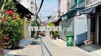 nhà gần sát mặt tiền lê đức thọ. hẻm 1 xẹt 2 xe hơi né nhau