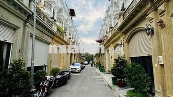 Nhà 1 trệt 3 lầu full nội thất đẹp lung linh đường số 8 BHH B