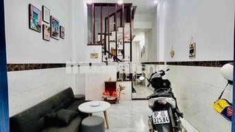Nhà Sạch Sẻ DT 100m2 1Trệt 2Lầu 4Pn 3Wc Sân Xe Máy Gần Chợ Cầu Đồg