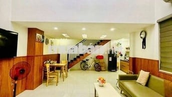 BÁN NHÀ 2,5 TẦNG 2 MẶT KIỆT THOÁNG HÙNG VƯƠNG THÔNG QUANG DŨNG