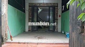 CHO THUÊ NHÀ SÂN ÔTÔ 1 TRỆT 2LẦU 4PN 3WC HẺM XE TẢI GẦN UỶ BAN TX